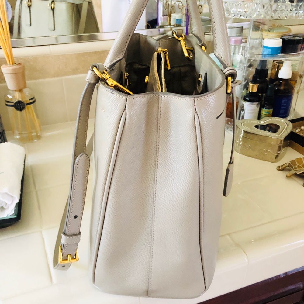 PRADA- Lux light grey BN1784 Single zip Saffiano - Picture 3 of 8